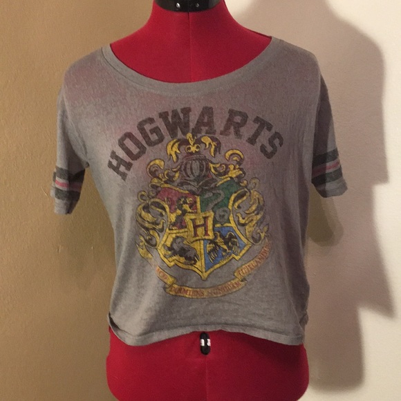 harry potter Tops - Bogo EUC Hogwarts Crop Top